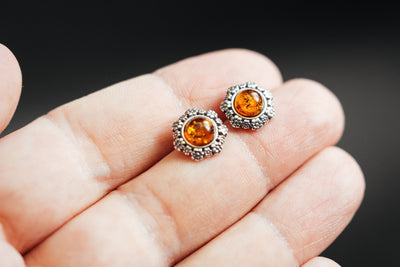 Petite Floral Radiance - Silver Stud Earrings with Baltic Amber