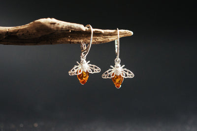 Bee pendant with amber