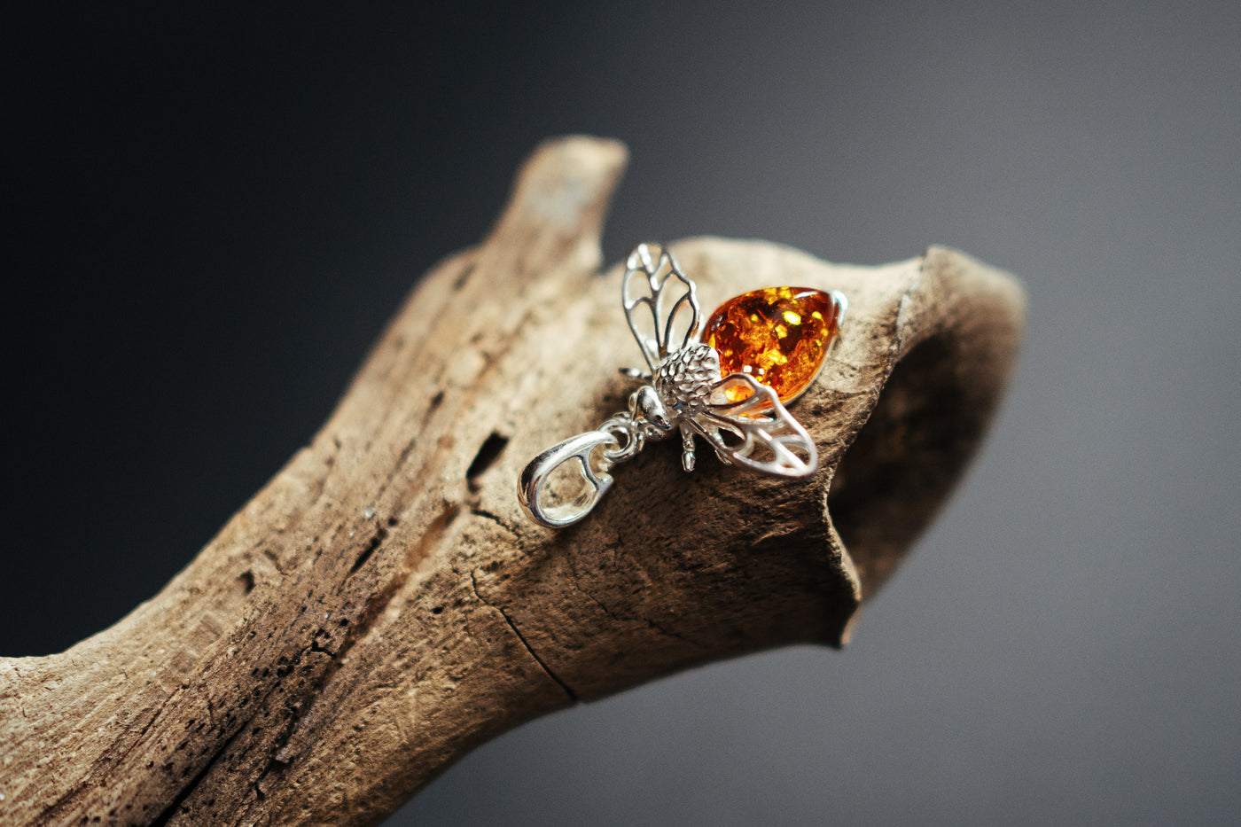 Bee pendant with amber