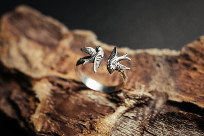 Swallow adjustable ring.