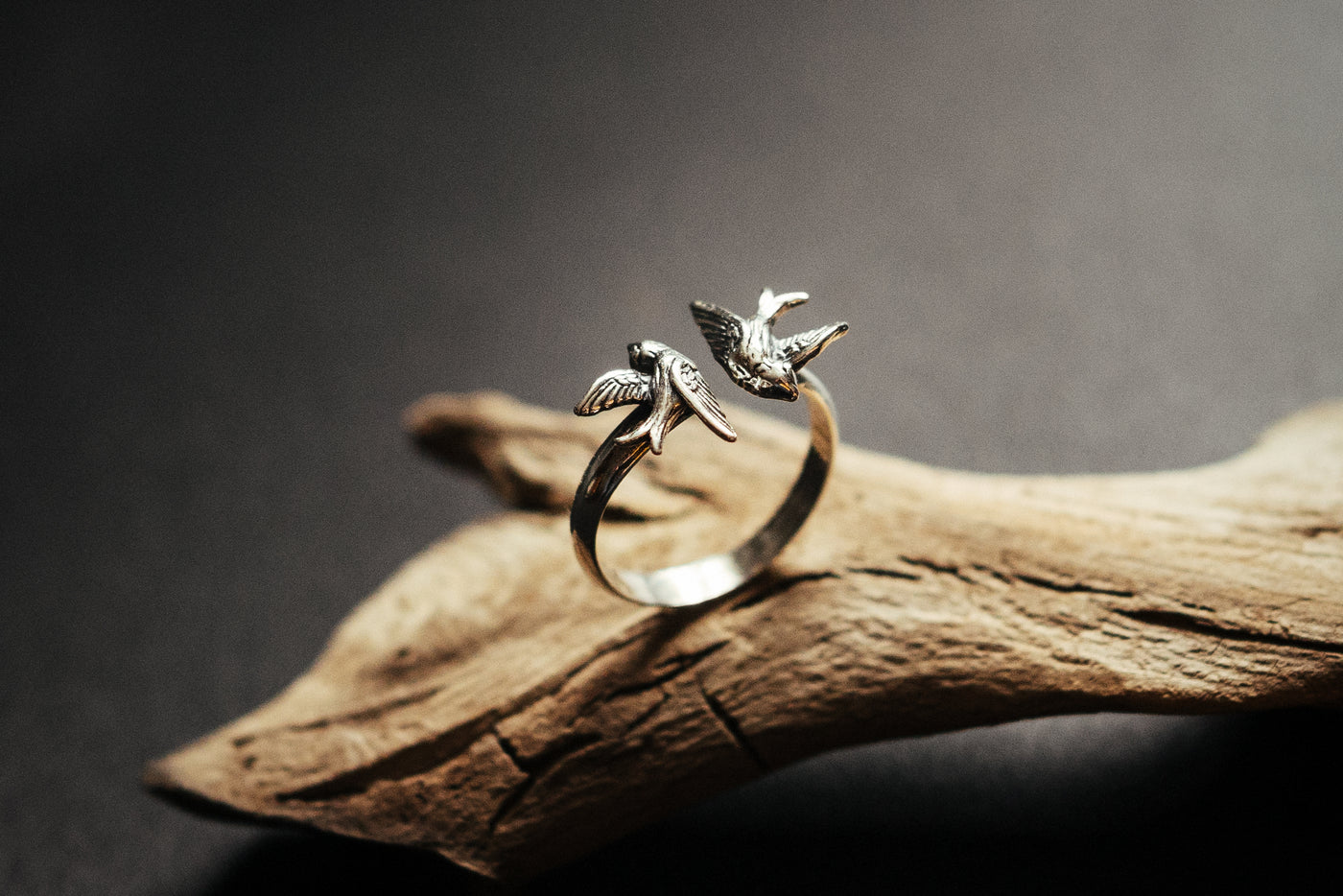 Swallow adjustable ring.