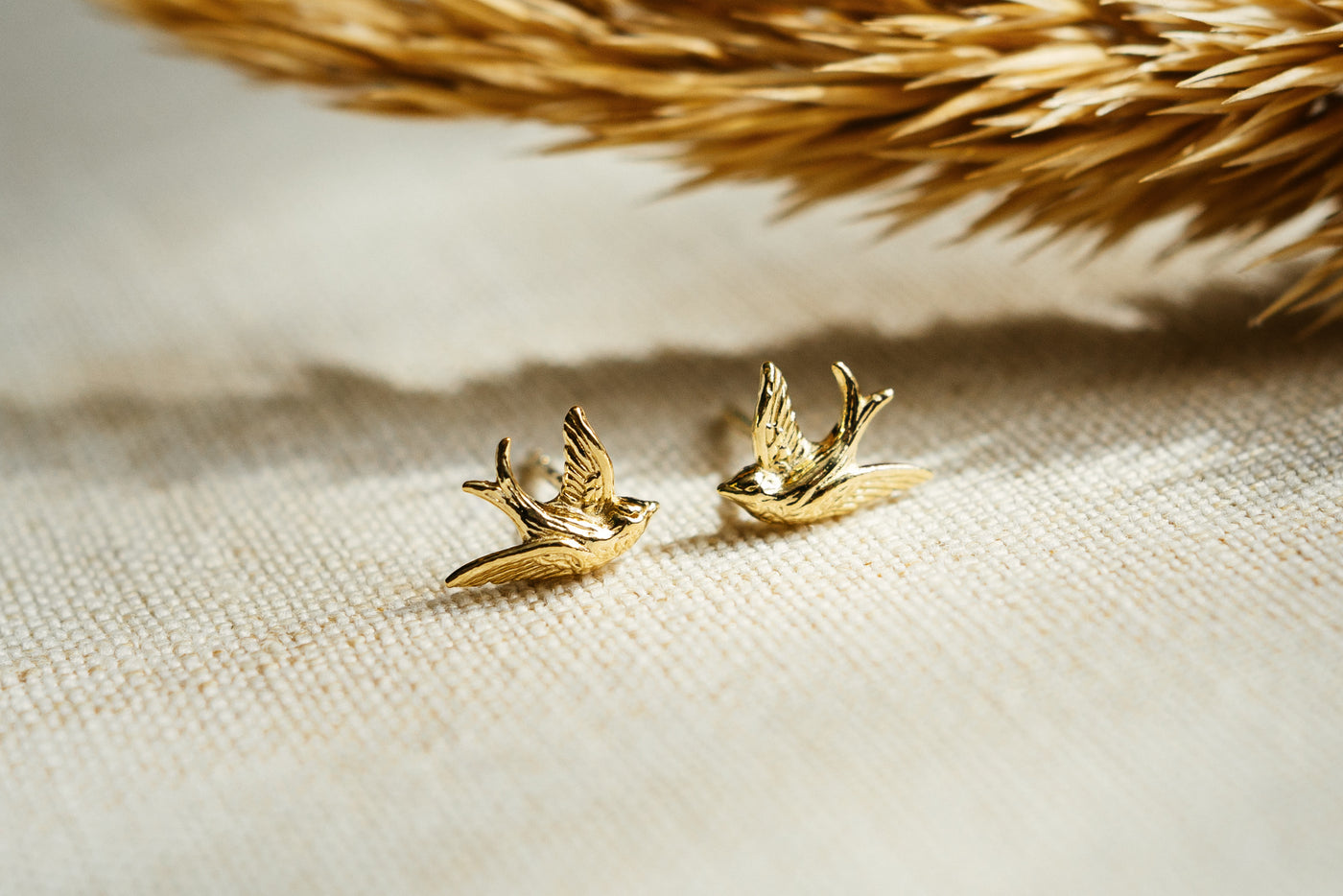 Little cute bird earrings. Golden swallows