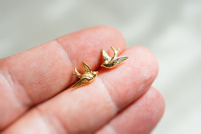 Little cute bird earrings. Golden swallows