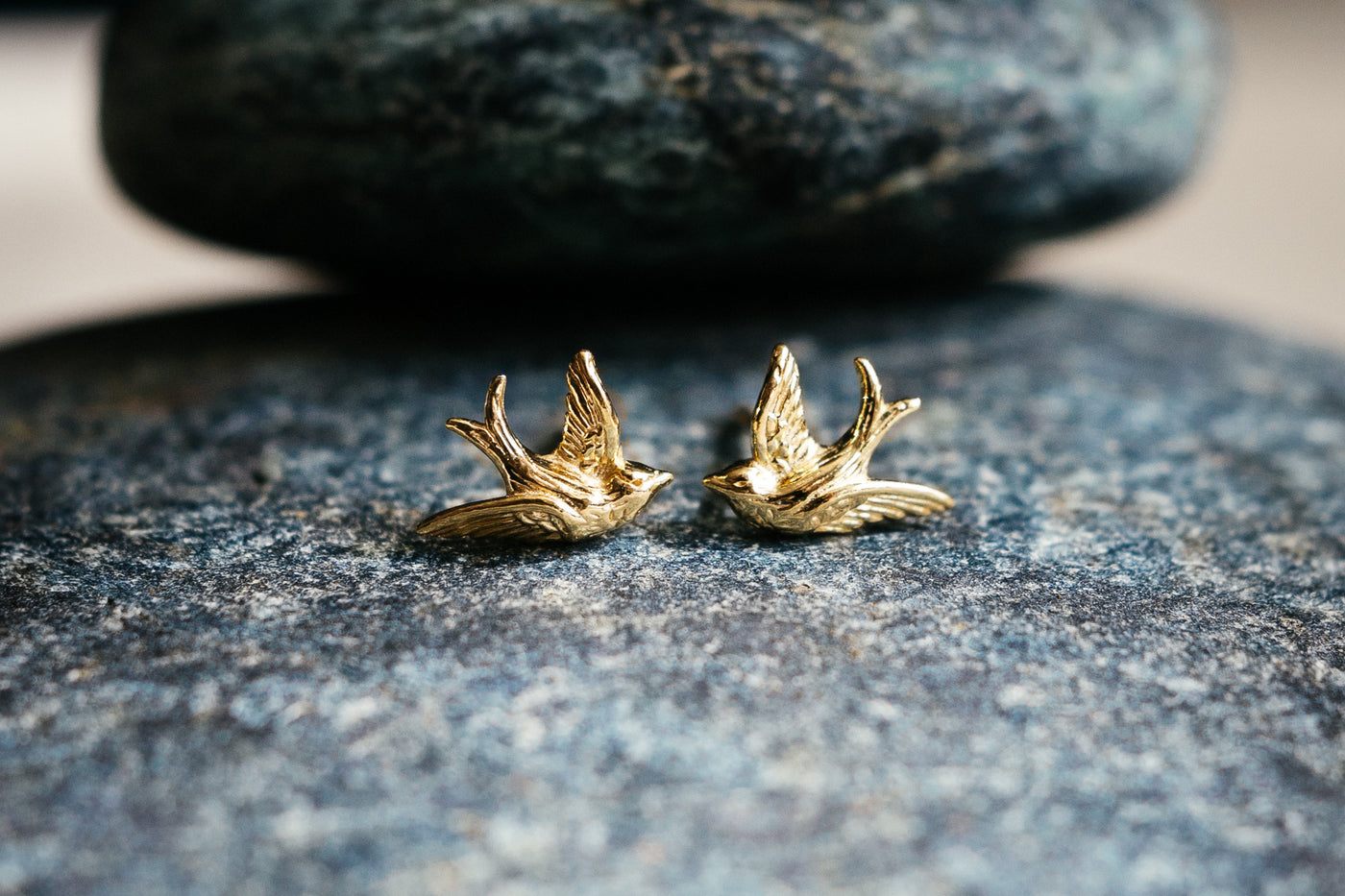 Little cute bird earrings. Golden swallows